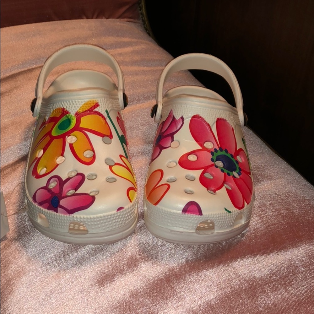 Veggies Gator Big Flower Women White Size 6